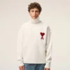 Maglione a collo a imbuto in lana naturale con Ami de Coeur a contrasto Maglione a collo a imbuto in lana naturale con Ami de Coeur a contrasto
