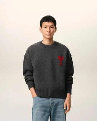 Maglione a girocollo in lana grigia con Ami de Coeur a contrasto