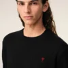 Maglione a girocollo in lana nera con Ami de Coeur a contrasto
