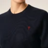 Maglione blu in lana a girocollo con Ami de Coeur a contrasto Maglione blu in lana a girocollo con Ami de Coeur a contrasto