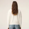 Maglione girocollo in lana naturale con Ami de Coeur a contrasto Maglione girocollo in lana naturale con Ami de Coeur a contrasto