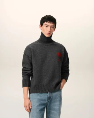 Maglione grigio in lana con collo a imbuto e Ami de Coeur a contrasto
