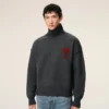 Maglione grigio in lana con collo a imbuto e Ami de Coeur a contrasto Maglione grigio in lana con collo a imbuto e Ami de Coeur a contrasto