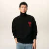 Maglione nero in lana con collo a imbuto e Ami de Coeur a contrasto Maglione nero in lana con collo a imbuto e Ami de Coeur a contrasto
