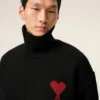 Maglione nero in lana con collo a imbuto e Ami de Coeur a contrasto Maglione nero in lana con collo a imbuto e Ami de Coeur a contrasto