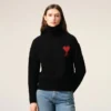 Maglione nero in lana con collo a imbuto e Ami de Coeur a contrasto Maglione nero in lana con collo a imbuto e Ami de Coeur a contrasto