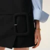 Miniabito nero in lana vergine con cintura Miniabito nero in lana vergine con cintura
