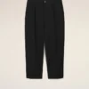 Pantaloni a carota oversize in cotone nero Pantaloni a carota oversize in cotone nero
