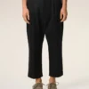 Pantaloni a carota oversize in cotone nero Pantaloni a carota oversize in cotone nero