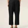 Pantaloni a carota oversize in cotone nero Pantaloni a carota oversize in cotone nero