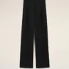 Pantaloni dritti in lana nera Pantaloni dritti in lana nera