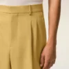 Pantaloni larghi a vita bassa in lana vergine gialla
