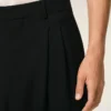 Pantaloni larghi a vita bassa in lana vergine nera