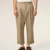 Pantaloni oversize a carota in cotone beige Pantaloni oversize a carota in cotone beige