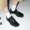 Scarpe derby in pelle di vacchetta nera Scarpe derby in pelle di vacchetta nera