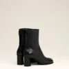 Stivaletti con punta anatomica in pelle nera Stivaletti con punta anatomica in pelle nera