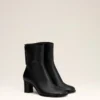 Stivaletti con punta anatomica in pelle nera Stivaletti con punta anatomica in pelle nera