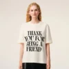 T-shirt bianca in cotone con stampa distintiva T-shirt bianca in cotone con stampa distintiva