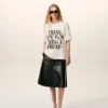 T-shirt bianca in cotone con stampa distintiva T-shirt bianca in cotone con stampa distintiva
