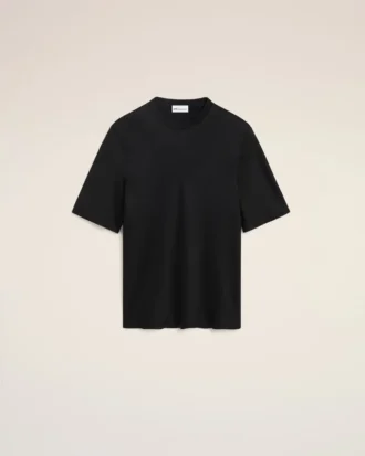 T-shirt nera in raso a maniche corte con dettagli a costine