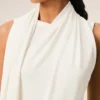 Top bianco senza maniche in jersey con scollo lavallière Top bianco senza maniche in jersey con scollo lavallière