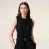 Top nero senza maniche in jersey con scollo lavallière Top nero senza maniche in jersey con scollo lavallière